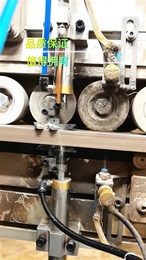 What do you think of this scraping effect? If you want the plate to be clean, you must use it well.#Scraping #EdgeBandingMachine #edgebander #woodworkingmachinery #scraper