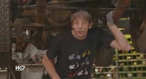 🔧 Aurélien a fort à faire sur ce 4x4 Toyota Land Cruiser Bj car le chantier est colossal : ❌Sellerie ❌Traitement anticorrosion ❌Peinture complète ❌Fumée noire ❌Moteur ❌Phare ❌Suspension ❌Par-chocs ❌Jantes ❌Marchepieds ⏪ Le #replay #WheelerDealersFrance est disponible sur RMC Découverte 👉 http://bit.ly/2Dpq6GQ | Wheeler Dealers France