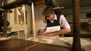 Handwerkskunst: Wie man ein Buch bindet