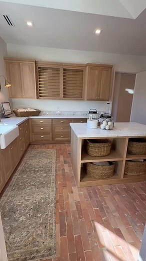 Hello!! With the oversized island and double washer and dryer setup, it would make that job a dream!! What do you like best? 😍✨ 🎥 @mariahkhomes | Interior Design