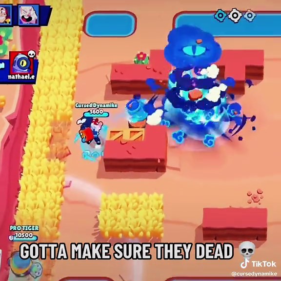 Throwing Bombs in Brawl Stars Gameplay
