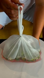 109K views · 246 reactions | Strong grocery bag knot trick #palsticbag #knot #trick | Beamish DIY | Facebook