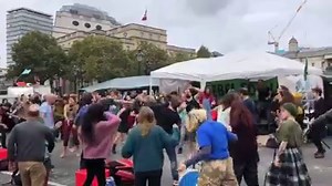 Extinction Rebellion have now taken over Trafalgar Square and just watch this dancing. What would your response to them be? | UNN