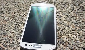 Samsung Galaxy S III vs. iPhone 4S Drop Test (Video)