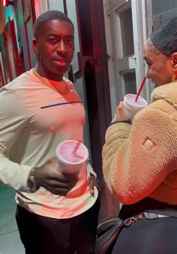 Pulling Baddies 👩‍❤️‍💋‍👩 isn't Hard this Season as Long as you smell good! HIT THAT FOLLOW BUTTON!! #fragrancetiktok #menscologne #arabianperfume #perfumetok #colognesformen