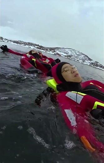 Synchronized Floating in Dark Water