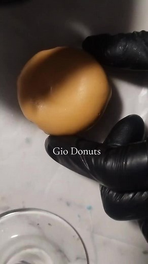 Tutorial expréss de pollito en el cascarón 🐣 mini donita #giodonutss #fyp #Viral #pascua #minidonitas #tutorial