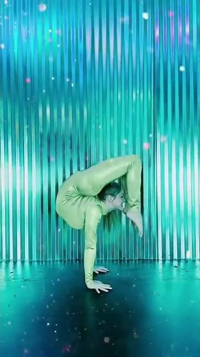 Flexibility with Contortionist / Emerald Gordon Wulf