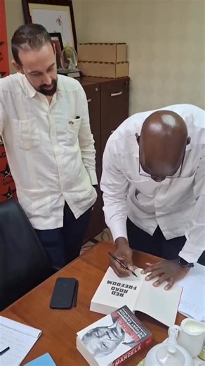 🇨🇺🤝🇿🇦 We held a fruitful meeting today with the South African Communist Party General Secretary Solly Mapaila, where we discussed the strengthening of our already solid ties. Ambassador Fakri Rodríguez Pinelo expressed our deep gratitude for the unwavering support of the SACP to #Cuba in our struggle against the unjust US blockade. #droptheblockade #FuerzaCuba Cubavsbloqueo | Embassy of Cuba in South Africa