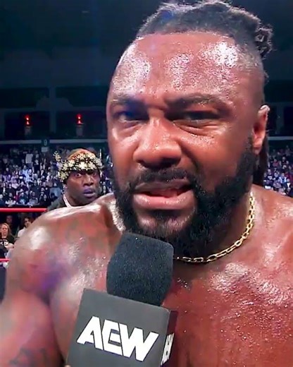 #SwerveStrickland came back for the #AEW World Championship! #AEWCollision
