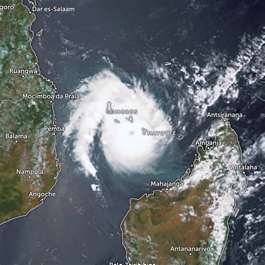 Cyclone #Chido powers on toward Mozambique after striking Mayotte, and will likely make landfall south of Pemba as a very powerful system. Latest satellite view: | Zoom Earth