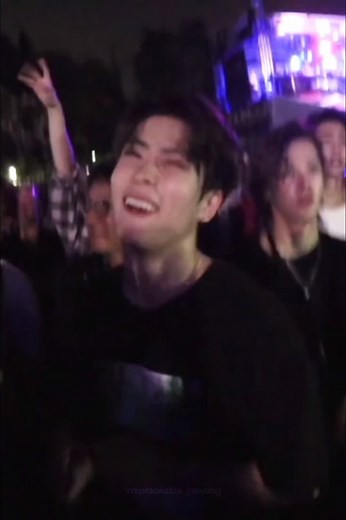 Pesona Menawan Jaehyun dalam Konser dan Live Performance