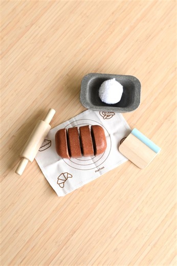 Unbox the Plan Toys Bread Loaf Set with us! 🍞 Why we love Plan Toys - each wooden toy is made from PlanWood™️, an eco-friendly material derived from surplus sawdust from production! These toys also encourage imaginative thinking and develop your little ones' motor skills. Playtime is so much more fun with toys that look good and are great for the environment too! https://www.theellystore.com/collections/plan-toys | Elly