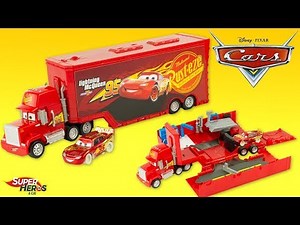 Disney Cars Mack Truck Transforming Hauler Toy Review Juguetes de Cars Ligtning McQueen