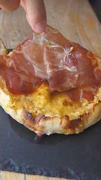 Komplet Lepinja is the BEST SERBIAN FOOD in Belgrade 🇷🇸 Serbian Street Food in Belgrade, Serbia