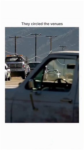 🔫 Justified 🎭 Genre: Crime | Drama | Western ⏱️ Runtime: 44 min/episode ⭐ Rating: 8.6/10 🌟 Cast: Timothy Olyphant, Walton Goggins, Joelle Carter 📜 Overview: A sharp-shooting U.S. Marshal brings old-school justice to his Kentucky hometown, where the line between law and outlaw blurs 🤠⚖️💥. 💖 Why It’s Loved: • Cool, calm, and cowboy-style hero 😎 • Intense shootouts & witty dialogue 🔥 • Smart, character-driven storytelling 🎯 💭 My Opinion: A gripping modern Western — stylish, tense, and fu