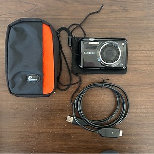 Samsung Digital Camera Zoom Lens 4.9 - 24.5mm 1:3.5 - 5.9 27 mm with Charger