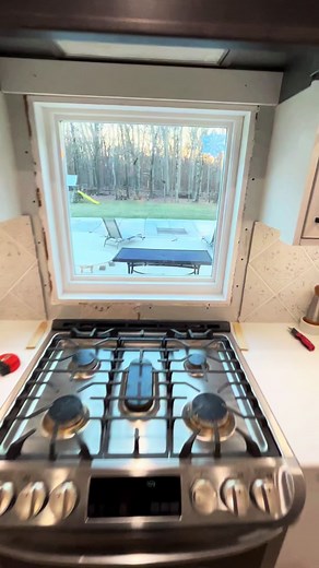 Casing Window Backsplash Design Ideas