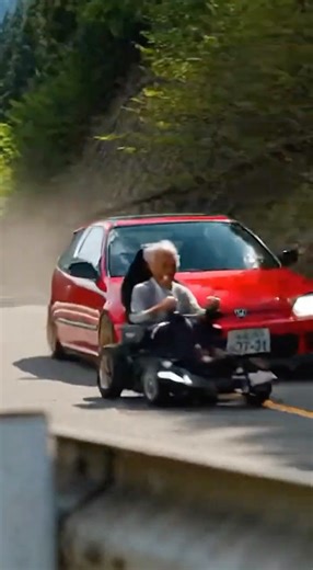 Unbelievable Touge Battle in Japan｜Honda Civic EG6 vs 88-Year-Old Electric Wheelchair (LIVE ACTION)