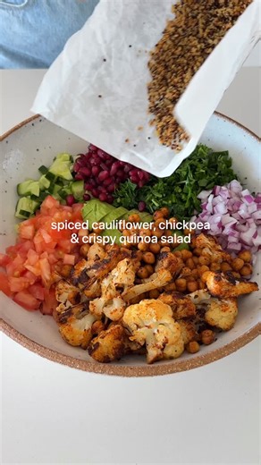 CRISPY QUINOA SALAD👇🏼🌿 You are going to love this one! The crispy quinoa might just be better than crispy rice. Spiced roasted cauliflower and chickpeas, crispy quinoa, parsley, mint, tomato, onion, pomegranate, cucumber, avocado tossed with a maple mustard dressing. So much flavour and goodness! Follow @tessbegg for more recipes Serves 2 Dressing: 1 tbsp (15ml)olive oil 1 1/2 tbsp (20ml) maple syrup 1 tbsp dijon mustard 2 tsp (10ml) apple cider vinegar Pinch of salt Cauliflower & Chickpeas: