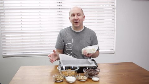 How to Make Saltine Cracker Candy | Saltine Cracker Toffee | Christmas Crack Recipe