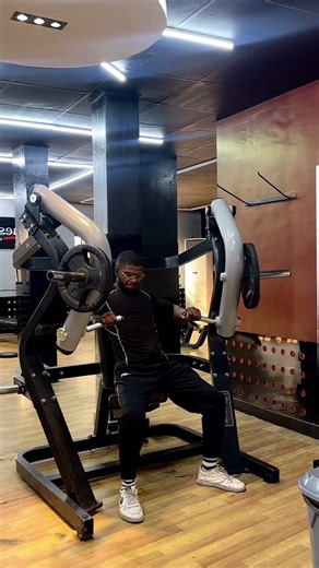 Better form with your concentric control Chest press #chestday #upperbody #chest #fullbodyworkout