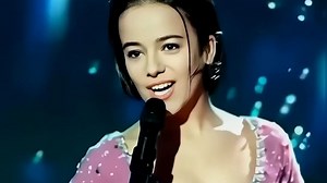 Alizée蜕变史：从青涩少女到成熟歌后的惊艳历程