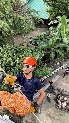 A lizard rappel is when a person descends a rope facing downward (toward the ground) instead of the usual back-to-the-ground position. The body is almost parallel to the surface being rappelled on—like how a lizard clings to a wall—hence the name. ⚠️Important:This technique is not for beginners — it’s risky without proper gear, supervision, and experience. #LizardRappel #Rappelling #RappelTraining #RopeDescent #VerticalRescue #RopeSkills #AdventureTraining #RescueOps #TechnicalRescue #WallRappel
