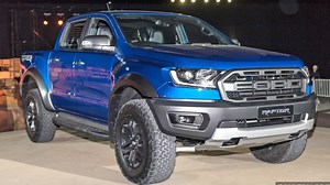 Take a close look at the new Ford Ranger Raptor in all its glory! Aggressive widebody looks, hardcore suspension, bespoke engine and transmission - what's not to like? Details and pics here: https://paul.my/Ford-Ranger-Raptor-debut | Paul Tan's Automotive News