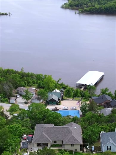 ✨🌅 A New Year. A New View. A Fresh Chapter @ 460 Jackson Hollow Rd. Perched high above Table Rock Lake, this stunning custom retreat offers panoramic lake & mountain views 🏞️, vaulted ceilings, open-concept living, and expansive decks perfect for sunsets 🌄, entertaining 🍷, or relaxing. With a gourmet kitchen 🍳, spa-like primary suite 🛁, and optional boat slip 🚤, every day here feels like a fresh start. Your lake-life adventure awaits! 🏡💫 https://www.homes.com/property/460-jackson-hollow