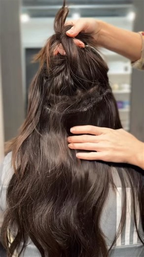 🌸 Are There Any Negatives to Hair Extensions? Let’s be honest — any beauty treatment has its pros and cons. The key is choosing the right method and a qualified stylist 💫 Here’s what you should know: ❌ Poor installation — If extensions are applied incorrectly, they can cause tension or tangling. ✅ At Bloom Studio, we use the Ice Fusion cold method — it’s gentle and completely safe for your natural hair. ❌ Low-quality hair — Cheap, synthetic hair often tangles and loses shine. ✅ We use only pre