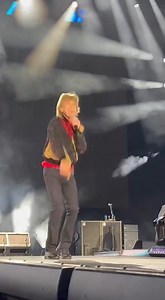 388K views · 13K reactions | Esta es la energía que Mick Jagger, que está a unos dias de cumplir 81 años, muestra en un escenario. La gira Hackney Diamonds Tour de The Rolling Stones terminó en Thunder Ridge Nature Arena de Ridgedale, Missouri su etapa en Estados Unidos. Se espera la extensión en Europa para 2025. | Behind the Songs | Facebook