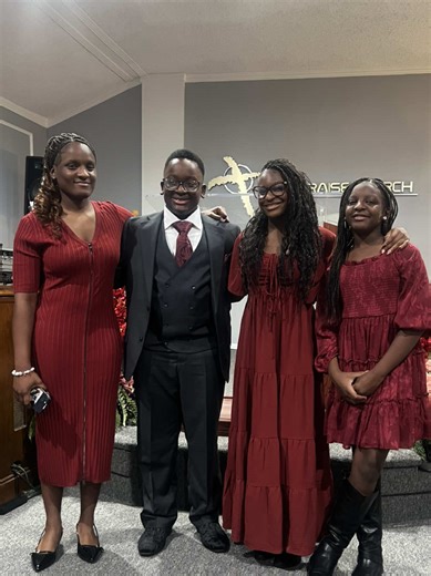 T4's Inspiring Performance of Climbing Up the Ladder