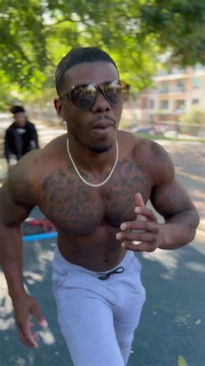 Single Leg Step-Ups #calisthenicsworkout #letpulldown #stepups #motivation #bodyweightworkout