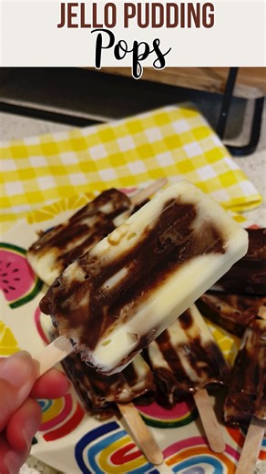 🍫✨ JELLO PUDDING POPS ✨🍫 A creamy, cool blast from the past—only 3 ingredients! 📌 You’ll Need: • 2 boxes of 3.3 oz instant pudding (white chocolate and chocolate) • 3.5 cups cold milk 👩‍🍳 How to Make: 1. In 2 separate small bowls, whisk together the chocolate and white chocolate pudding mix and 1 3/4 cup of milk. 2. Once puddings have just started to set, spoon puddings separately into gallon size baggies. 3. Close the baggies and snip the end of the tip to easily pipe into popsicle molds. 