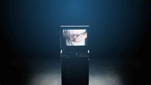 The famous card illusion that changes completely once you know the secret