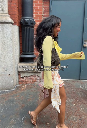 Kitten heels, fendi bag, ruffle skirt, big hair, trottin through manhattan. In full Carrie Bradshaw mode 🍸#carriebradshaw #carriebradshawstyle #satc #nyc #summeroutfitinspo