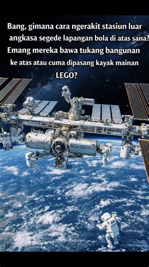 Pernah kebayang nggak, di atas langit ada “rumah raksasa” seukuran lapangan bola yang terus mengorbit Bumi? Gimana caranya manusia ngerakitnya di luar angkasa — apa mereka bawa tukang bangunan ke sana, atau tinggal pasang seperti LEGO? 🛰️🧩 📜 Awalnya: Ide Gila yang Jadi Nyata Di tahun 1990-an, negara-negara besar sepakat membangun satu proyek bersama: International Space Station (ISS) — laboratorium ilmiah yang mengorbit Bumi tiap ±90 menit. Tantangannya: ISS terlalu besar untuk diluncurkan se