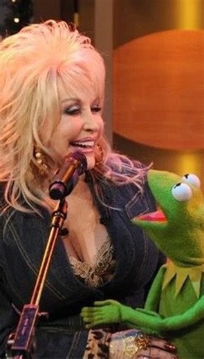 Dolly Parton Fan Account on Instagram: "Celebrating 50 years of 𝘛𝘩𝘦 𝘔𝘶𝘱𝘱𝘦𝘵 𝘚𝘩𝘰𝘸 with this unforgettable crossover 💫🐸 • In 2012, Dolly joined Kermit the Frog on 𝘎𝘰𝘰𝘥 𝘔𝘰𝘳𝘯𝘪𝘯𝘨 𝘈𝘮𝘦𝘳𝘪𝘤𝘢 for a charming performance of “Islands In The Stream,” blending country music royalty with television’s most beloved amphibian! • Dolly’s history with the Muppets goes back decades, from hosting them on her variety show in the ’80s to popping up in specials and collaborations over the 