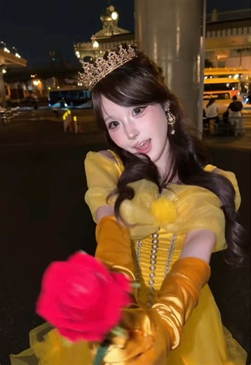 カップルでDisneyコスプレしてる方羨ましかった〜王子役して欲しい〜𓏲𑁘 𓏲੭ #Disney #美女と野獣 #コスプレ #Halloween #ベルコスプレ