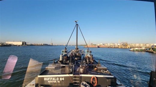 Fueling Ships & Loading Barges in South East Texas