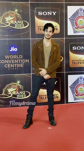 Ishaan Khatter steals the spotlight at Umang Awards 2023. #UmangAwards2023 #IshaanKhatter #RedCarpetMaven | Filmydrama