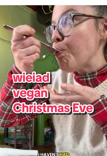 here’s everything I ate on Christmas Eve as a vegan, featuring the best latte I’ve ever had from La Luz coffee, a thali plate from Annapurna’s, and some vegan Thai food to supplement the probably 6 cookies I ate throughout the day. I think one of my fave parts of the vegan food scene in ABQ is how many beans and vegetables I’ve eaten because I can def get down with vegan American food but it’s not my favorite tbh #albuquerque #wieiad #veganfood #christmaseve #restaurantreview
