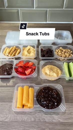Mums, dads, aunties, anyone making 400 snacks a day… these containers are actually so handy. Two compartments, reusable, lids that don’t pop open in the bag, and you get a full bundle so you’re not washing one tub 500 times a week. #SnackTubs #FoodPrep #TikTokMadeMeBuyIt #BlackFriday #GiftIdeas