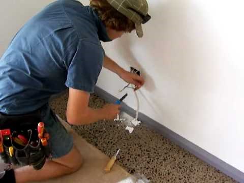 Electricians Mildura - Fitting off a Power point Part 1 Video.mov