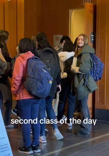 AINA (@aina__xl)’s video of class class