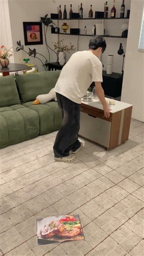 Smart Living: Expandable Walnut Coffee Table for Your Living Room #tabla #modernhome #shorts #cuumy