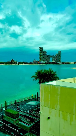 Dubai Palm Jumeirah beautiful live View. Explore Dubai luxury places at https://www.busrentdubai.ae/dubai-city-tour/ #palmdubai #dubaitour #exploredubai #visitdubai #palmjumeirah #dubaitour #dubaicitytour #bushiredubai #dubaibusrent #bustourdubai #busindubai #citytour | Abu Dhabi City Tour