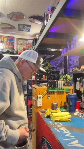 Let’s cut up a brand new RC4WD body and make something cool! | RC East