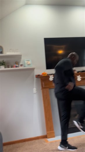 Can't forget about the pregame high knees lol | David Johnson